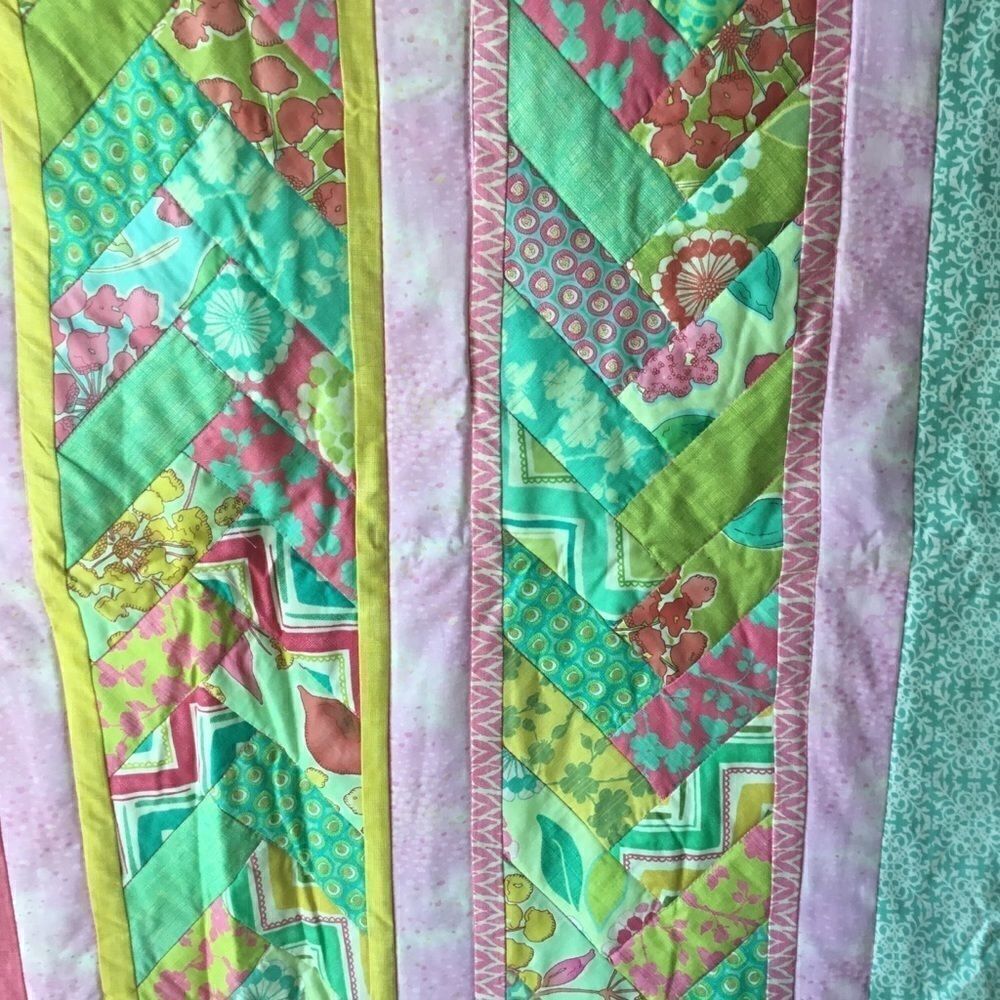 Handmade Quilt. Spring Pinks and Greens Braided - Picture 6 of 16